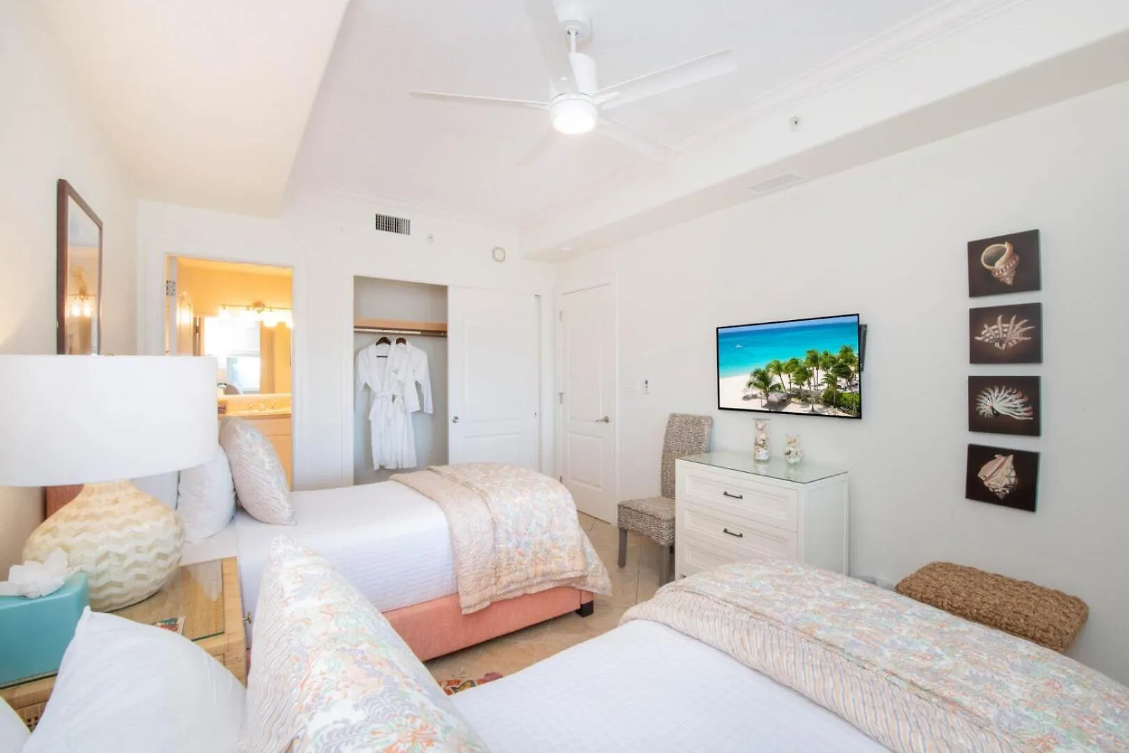 Apartment Beachcomber 16 George Town