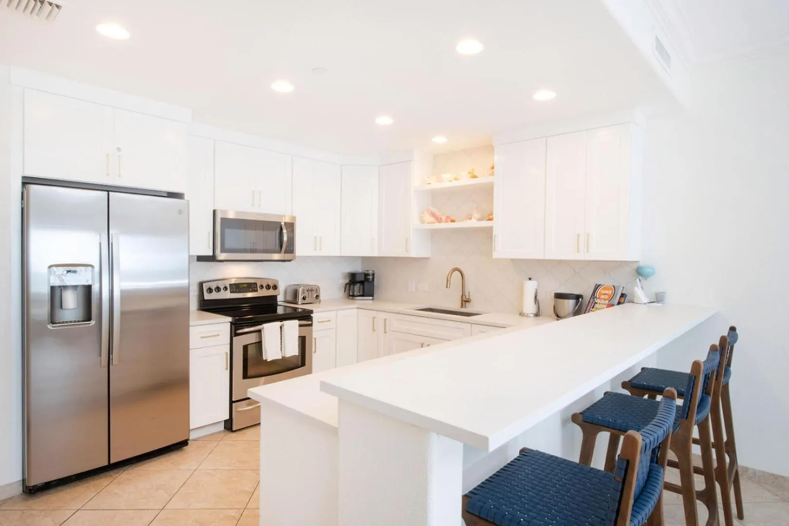 Apartment Beachcomber 16 George Town Cayman Islands